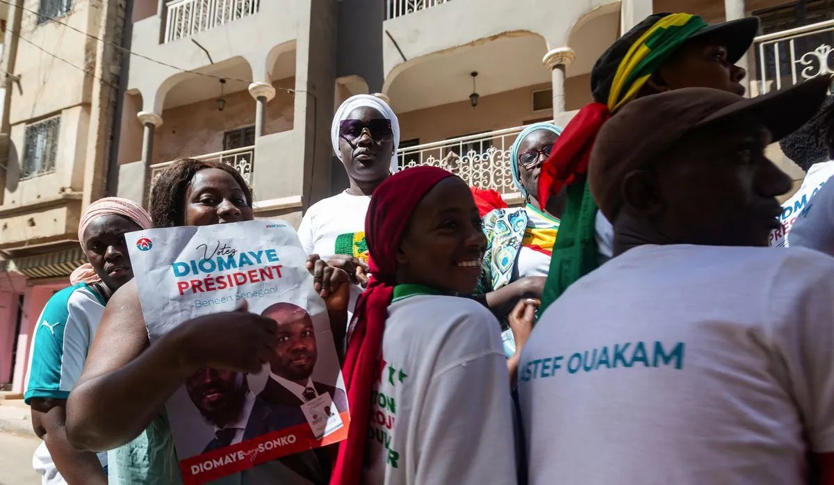 Diomaye Faye, Presidente del Senegal, è l'esempio di una leadership africana giovane, nata libera e desiderosa di liberarsi di ogni scoria coloniale. Ne parliamo su #AtlanteTreccani: bit.ly/Faye1004