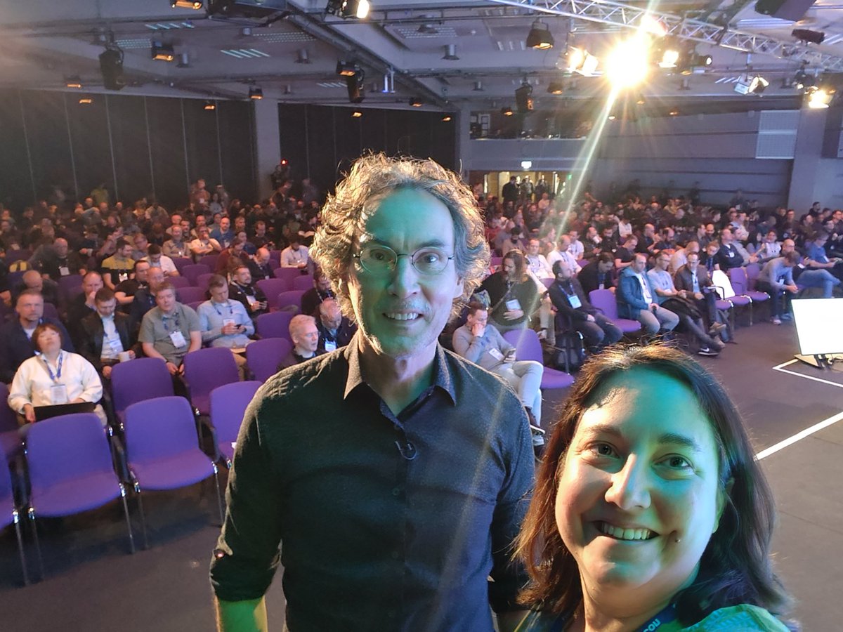 Full room for <a href="/ghohpe/">Gregor</a>'s talk on "Thinking like an architect ". Let's learn to communicate about architecture and tech decisions with all levels of the architect elevator #QConLondon