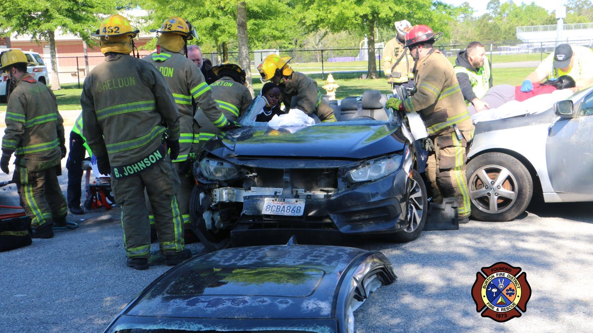 #BurtonFD & other area responders brought real life consequences of driving impaired to prom-goers @WBECHSWarrior. Students experienced a realistic crash scene involving critical injuries, a fatality, & the arrest of an impaired driver. We thank all who made this possible.