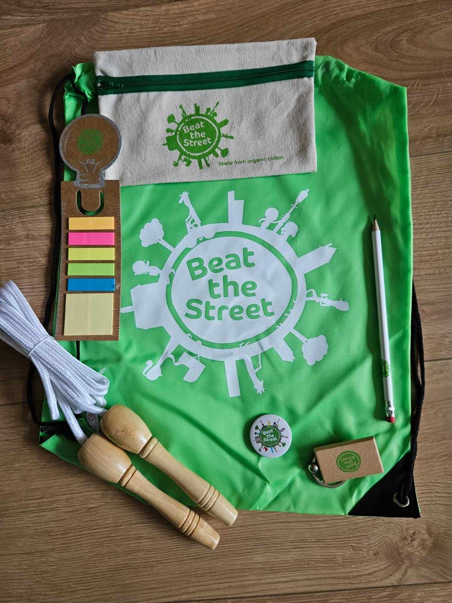 🌟 Go Explore week! 🗺️ It's selfie challenge time! 📸 Pose next to a box with your card and a map for a chance to win! Send entries to becky.dowling@cvstendring.org.uk by April 16, 5pm. Win this fabulous bag of goodies! #SelfieChallenge #ExploreWeek @ActiveEssex @Essex_CC