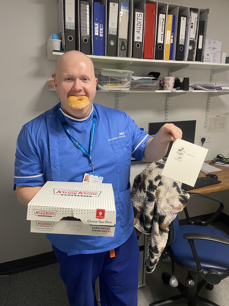 Breakfast donut for Charge Nurse Gareth Owen! Lovely treat and thank you card for the ward from our fab 3rd year student Jess, good luck Jess! ⭐️ @mftpef @GROWEN1996 @LizWilson_1 @rachrobertson01