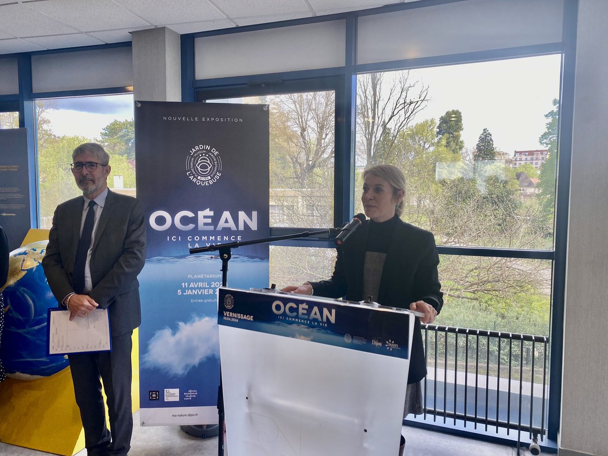 🌊🐳 La nouvelle exposition temporaire du Jardin l'Arquebuse est lancée : 'Océan, ici commence la vie', créée en partenariat avec le @Le_Museum National d’Histoire Naturelle, dont je salue la présence du président, Gilles Bloch, avec nous ce matin. 1/3