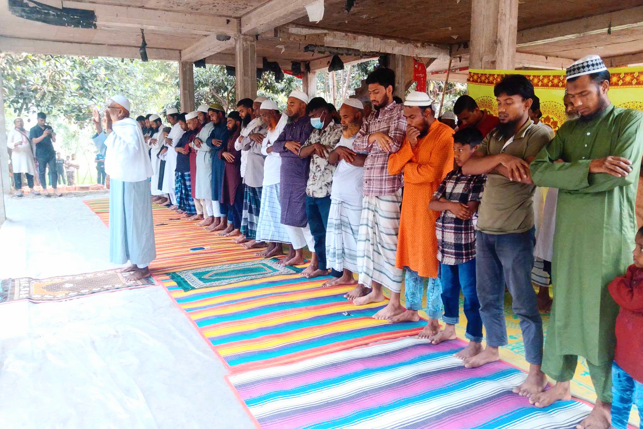 সৌদির সাথে সরিষাবাড়ীতে ১৩ গ্রামে ঈদ উদযাপন