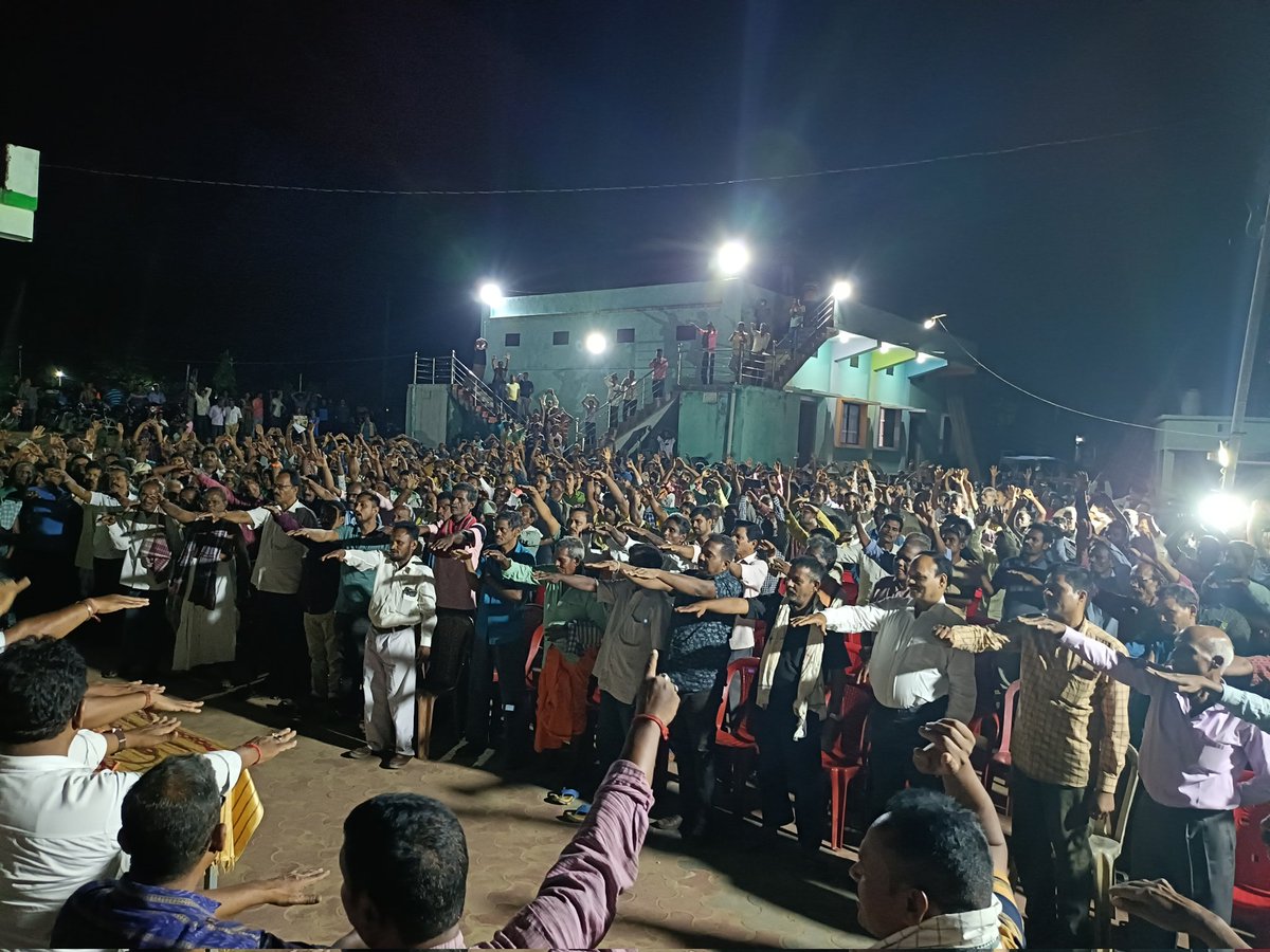 mithunkumarbal5's tweet photo. ସରି ନାହିଁ ସଂଗ୍ରାମ, ହାରି ନାହିଁ ଯୋଦ୍ଧା ......
#ଏଥର_ଲଢେଇ_ହେବ 

ଏ ସମର୍ଥନ ବଡ଼ମ୍ବା-ନରସିଂହପୁର ମାଟି ମା' ର ଉନ୍ନତି ପାଇଁ ମୋତେ ଆଗକୁ ବଢିବା ପାଇଁ ନିଶ୍ଚୟ ପ୍ରେରଣା ଦେବ । 
ବଡ଼ମ୍ବା-ନରସିଂହପୁର ସଙ୍କଳ୍ପ ସମାବେଶ ରେ ଯୋଗ ଦେଇଥିବା ସମସ୍ତ ଦେବ ଦୁର୍ଲ୍ଲଭ କାର୍ଯ୍ୟକର୍ତ୍ତା ଙ୍କୁ ମୋର କୋଟି କୋଟି ପ୍ରଣାମ । 

@SamalManmohan7 https://t.co/fi5K06Asjo