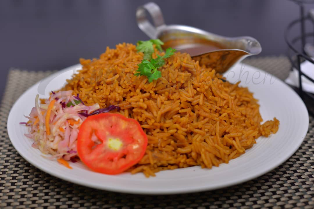 Are you serving a group of friends and family members today? We are your Pilau plug. Call us today for any pilau at only 12,000 beef and 15,000 for chicken pilau. We are located in: 📌Kasangati: 0704781954 📌Mukono: 0788177000 📌Bweyogerere: 0702570042 #chicken