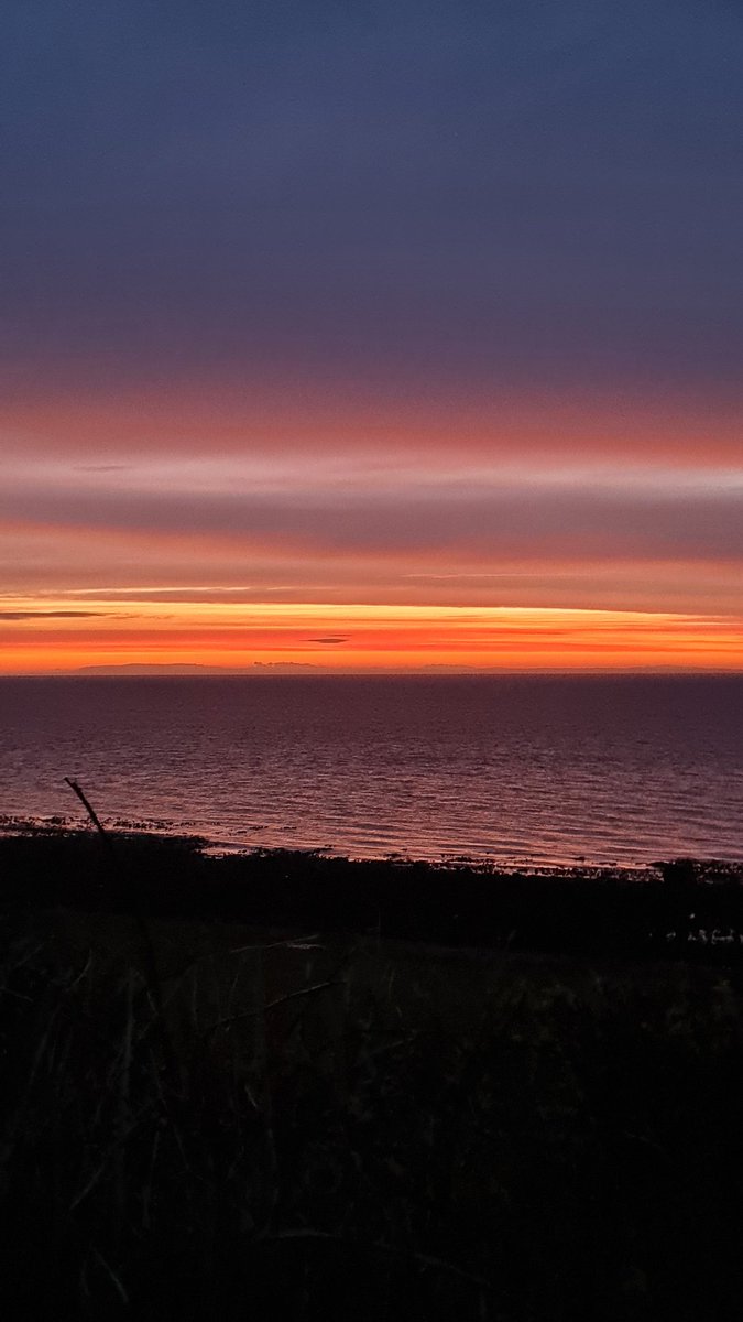 Debbie_ducks's tweet photo. @angie_weather Golden hour in Islandmagee..Just before sunrise https://t.co/JKBaNOIG22