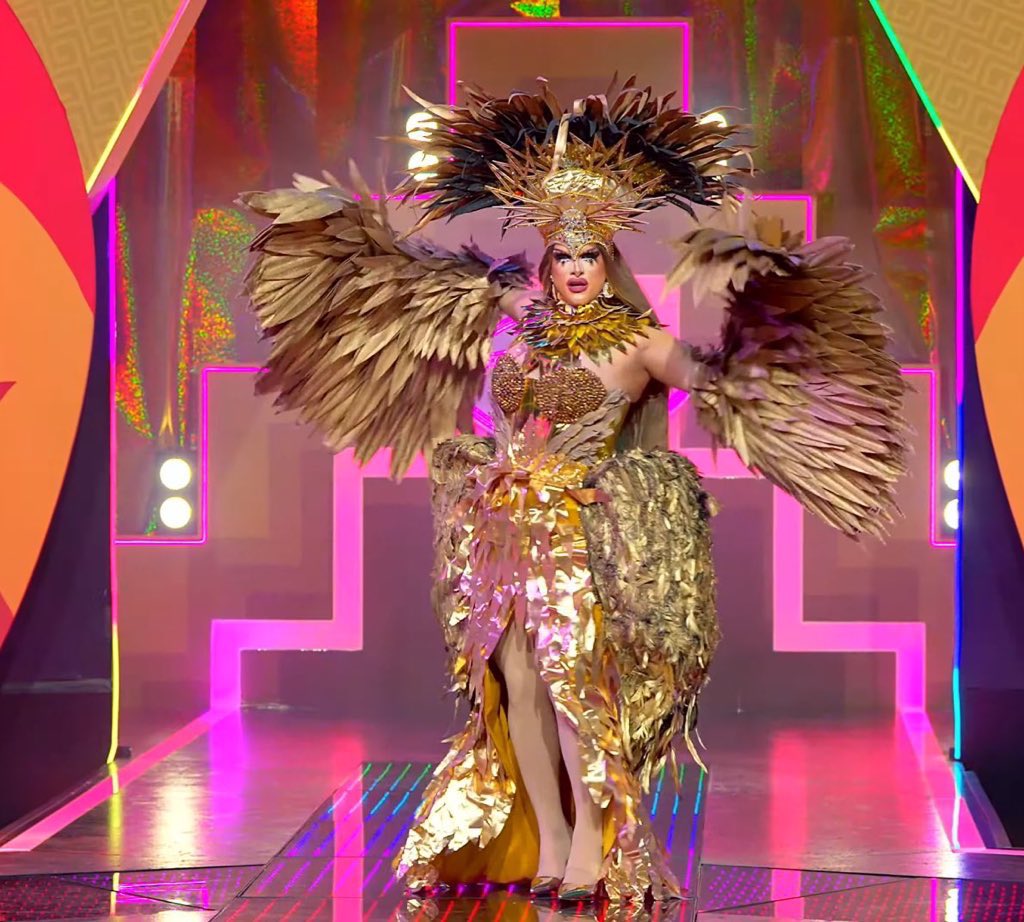 Eduardo_georgie's tweet image. La forma en la que @velvetine15  no teme expresas sus sentimientos la forma en que se expresa tan maravillosamente de su mamá y el amor y arte que entrega en cada pasarela me hace sentir en el equipo correcto 💜🥺 Velvetine La Más #SoloLasMas #SLM #LMD