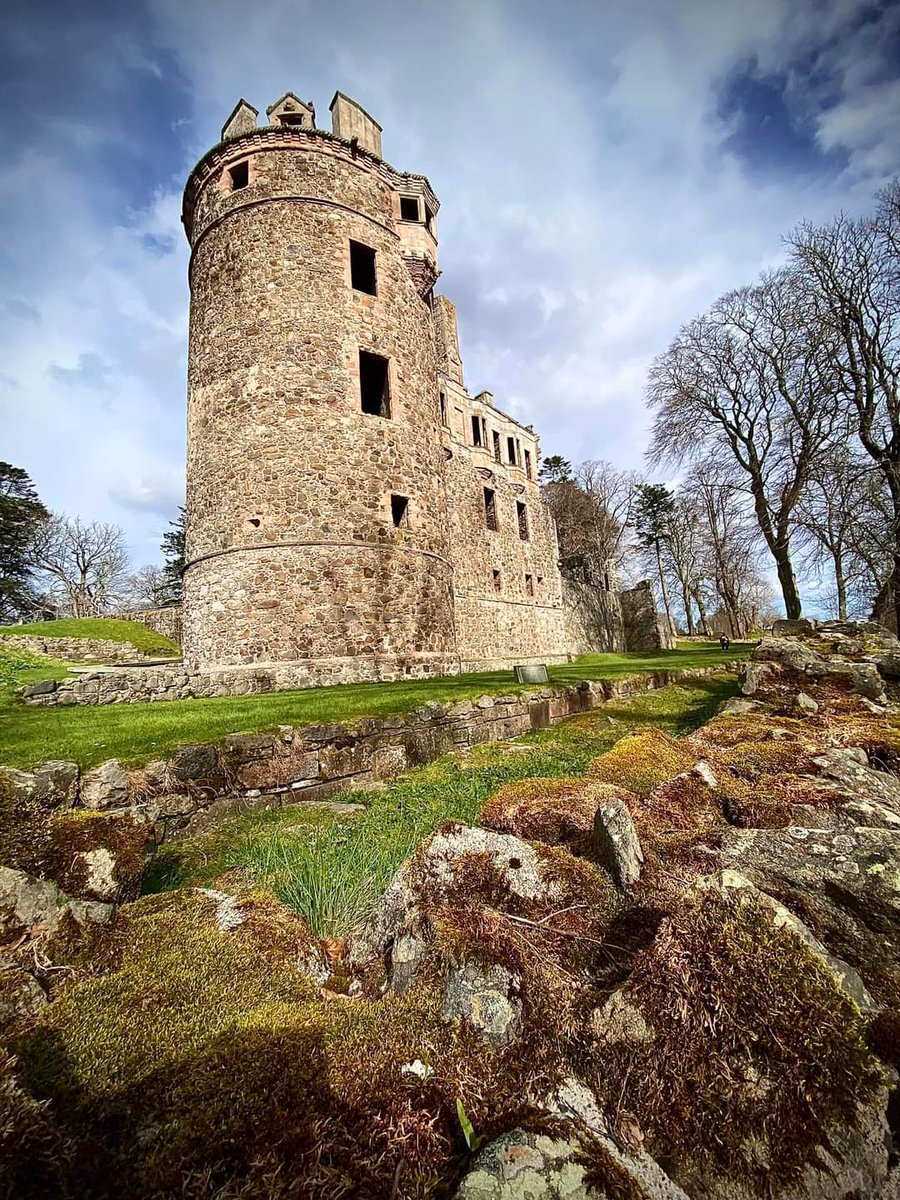 #WallsonWednesday Huntly Castle