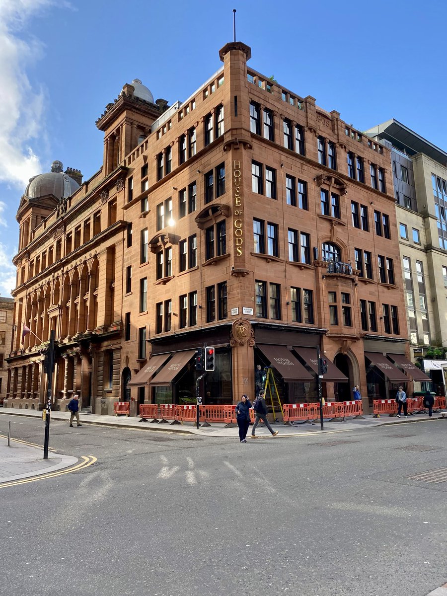 #MomentsOfBeauty in #Glasgow: The last few days have been a bit depressing so by contrast it’s a bit of a tonic to see the transformation of the vacant Dobbie’s Warehouse on Glassford Street - a #GlasgowStyle gem - into the new House of Gods hotel, opening on Friday 12 April 🥰!