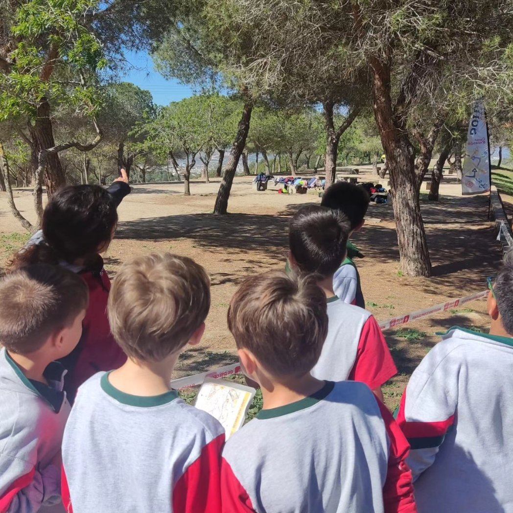 FEPSantRamon's tweet photo. Avui els/les alumnes de 5è hem anat a l àrea de lleure de Sr. Pere Màrtir per practicar l orientació en una cursa amb fites a través del bosc de Collserola.
Han sabut orientar-se molt bé i han destacat pel seu companyerisme i sentit de cooperació. #FSRexpressio #sortim https://t.co/057lzP9una