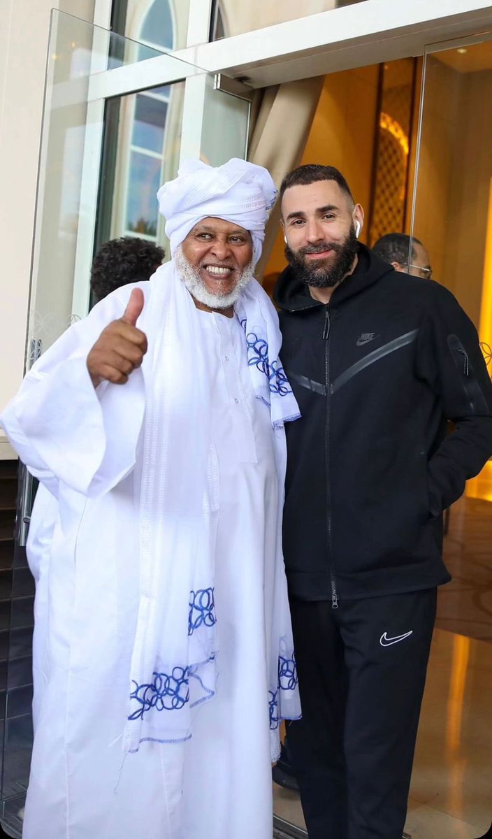 كريم بنزيما برفقة العم كمال الدولي 💛