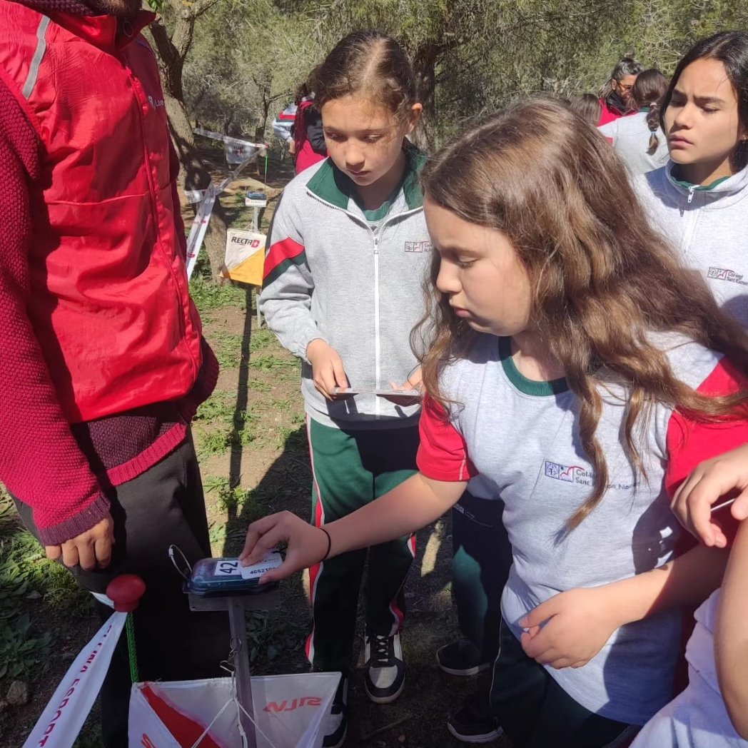 FEPSantRamon's tweet photo. Avui els/les alumnes de 5è hem anat a l àrea de lleure de Sr. Pere Màrtir per practicar l orientació en una cursa amb fites a través del bosc de Collserola.
Han sabut orientar-se molt bé i han destacat pel seu companyerisme i sentit de cooperació. #FSRexpressio #sortim https://t.co/057lzP9una