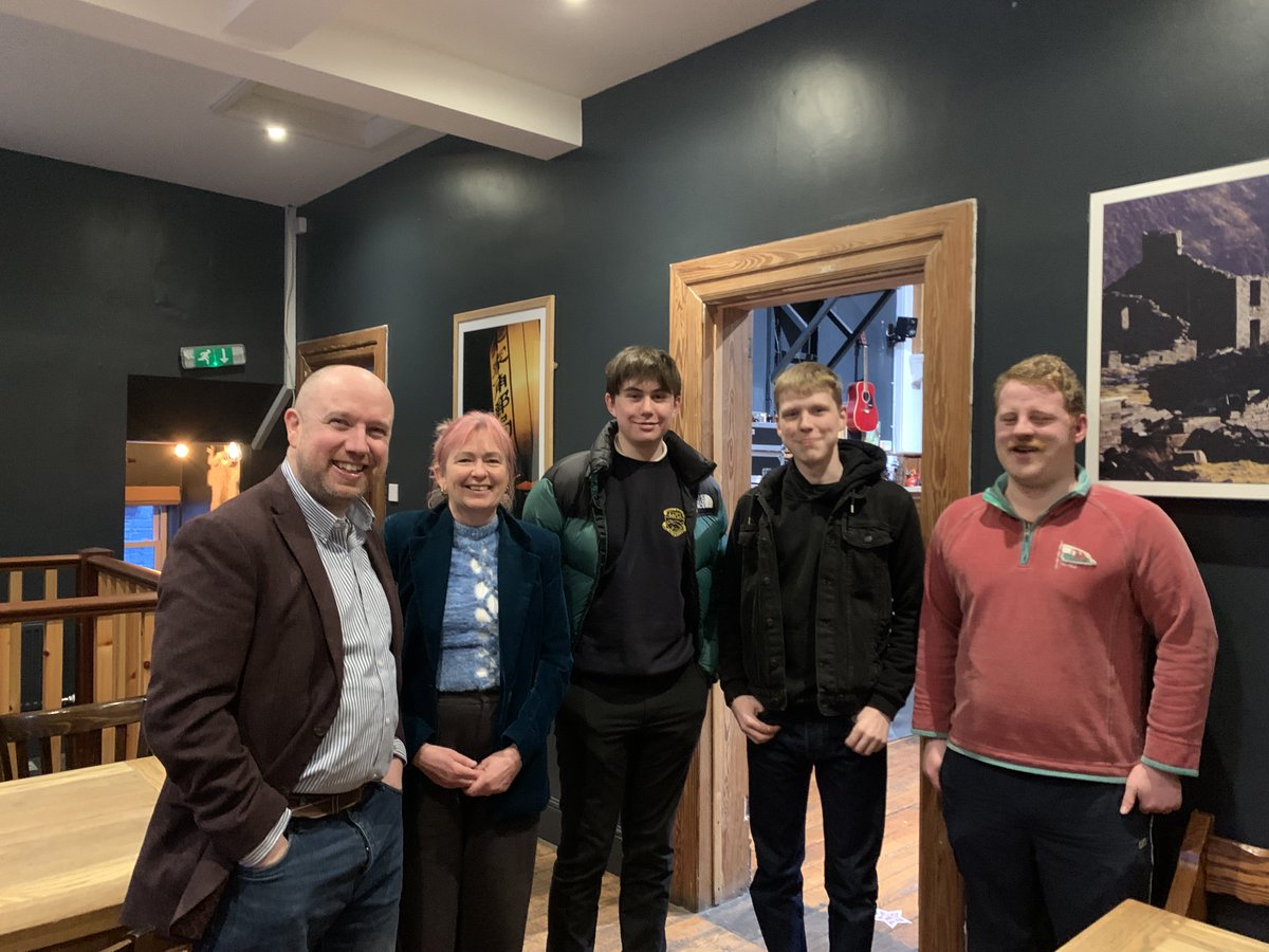 Diolch am eich ymweliad i weld rhai o aelodau Clwb Dringo Hongian yn Stiniog <a href="/LSRPlaid/">Liz Saville Roberts AS/MP</a> <a href="/mabonapgwynfor/">Mabon ap Gwynfor AS 🏴󠁧󠁢󠁷󠁬󠁳󠁿</a> Elfed Wyn ap Elwyn
#cofiwchcaepeips