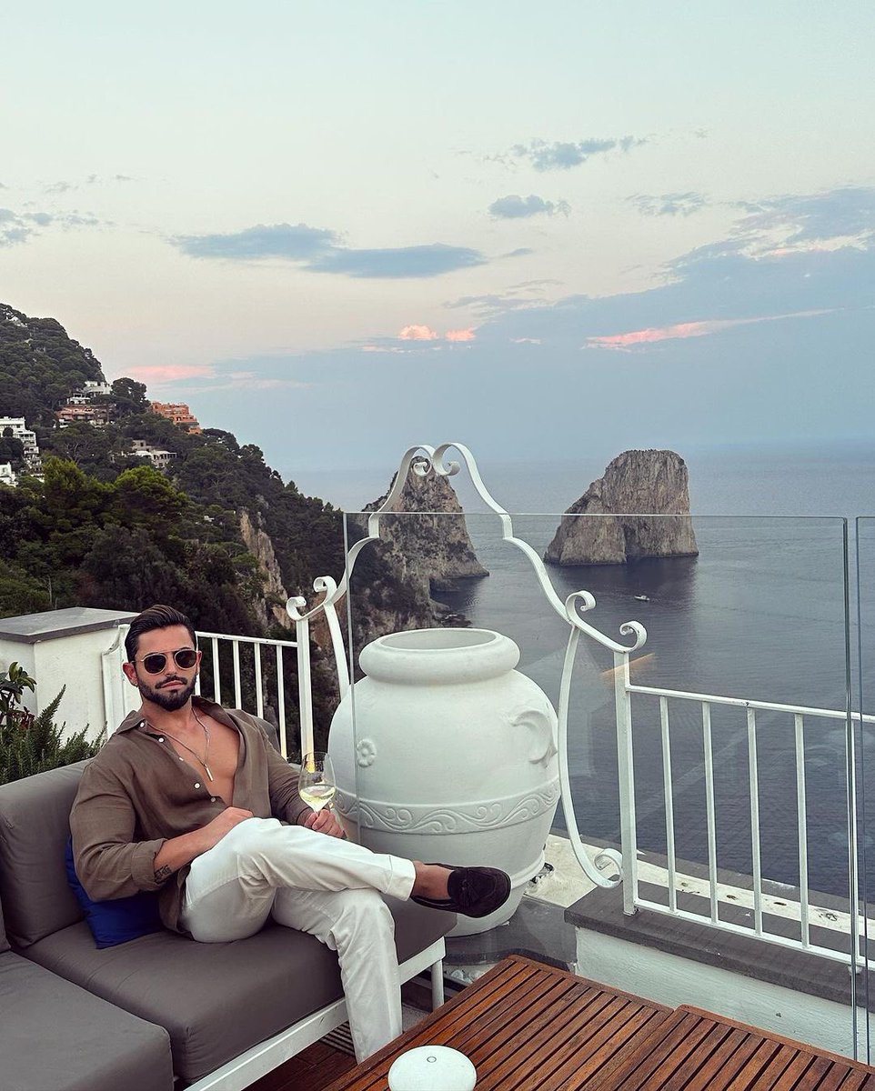 mohammadastary's tweet photo. هیچ دوربینی نمیتونه از نگاه تو چشمام و حس توی قلبم عکس بندازه وقتی بهت نگاه می کنم https://t.co/09kltifR5f