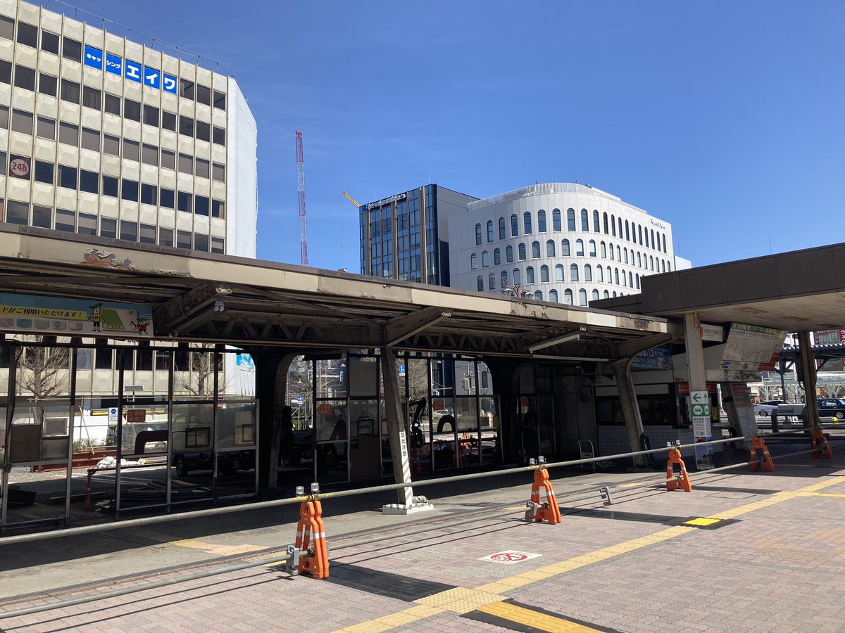 niigata_drivers's tweet photo. 長年ありがとうございました🚌
#新潟県 
#新潟駅万代口バスターミナル
#スイッチバック式
#バス 
#バス運転士
#65年間ありがとうございました
#ドライバーズエージェント https://t.co/y6DLvYGa3n
