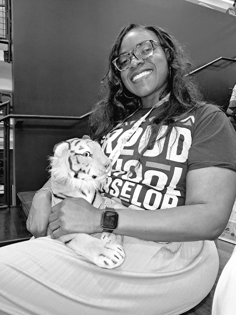 Left Toni the Tiger @cannoncommunity West this past Saturday while at @ClassDojo #DojoDays! 😬😫 Had to tell my scholars Toni is on vacation this week so they wouldn't 😡😭 because Toni is THE STAR @PleasantvilleES!!!! @amazon to the rescue by next week! Our last pic together 💔