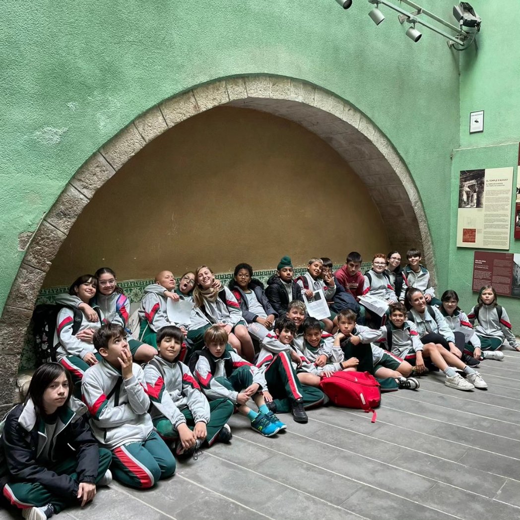 FEPSantRamon's tweet photo. Els nens i nenes de sisè hem fet un taller sobre les diferents religions a la Fundació Migra Studium.
També hem fet un recorregut pel barri gòtic de Barcelona. #FSRhumanitats #sortim https://t.co/wbNaeaks5A