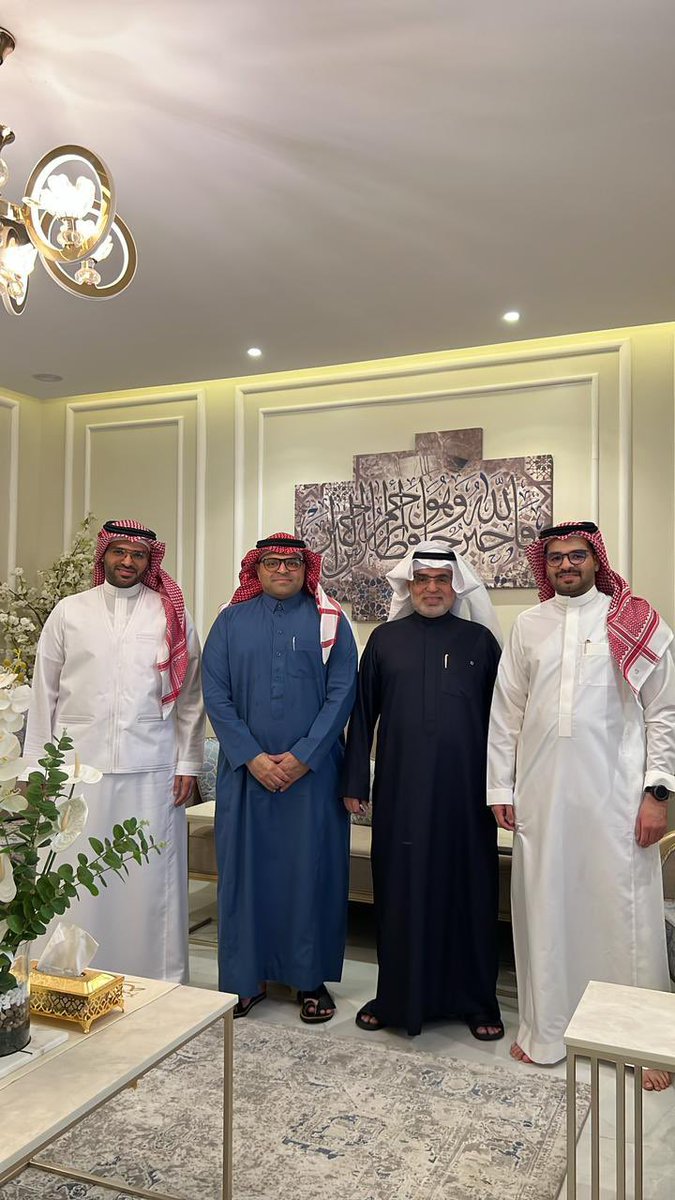 Dr_S_Albarakati's tweet photo. كل عام وأنتم بخير وتقبل الله طاعتكم، الله يجعل أيامكم كلها عيد وفرح 🌸 https://t.co/IiBbI88F8j