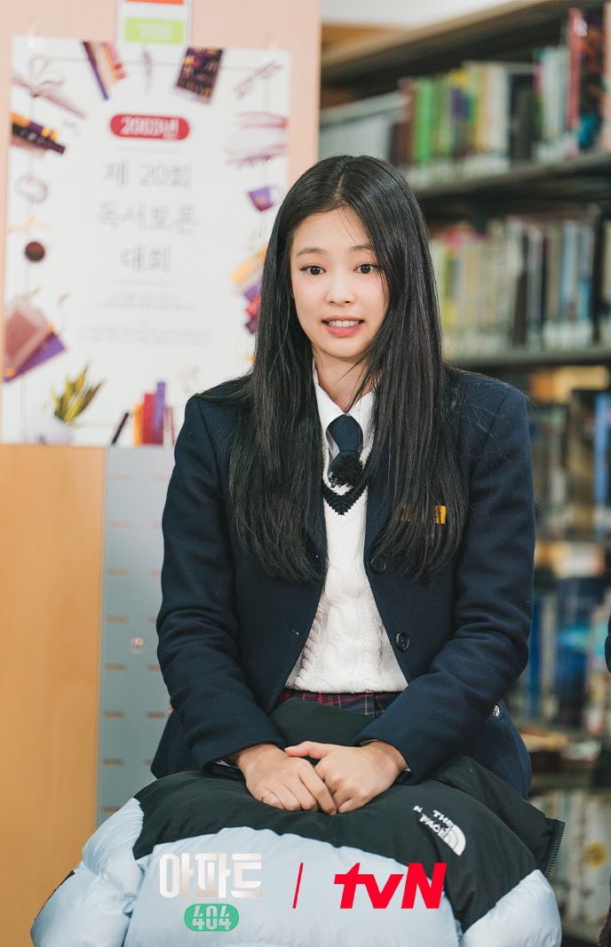 viraltakes's tweet photo. Jennie on Apartment 404. https://t.co/bLIapWuA9X