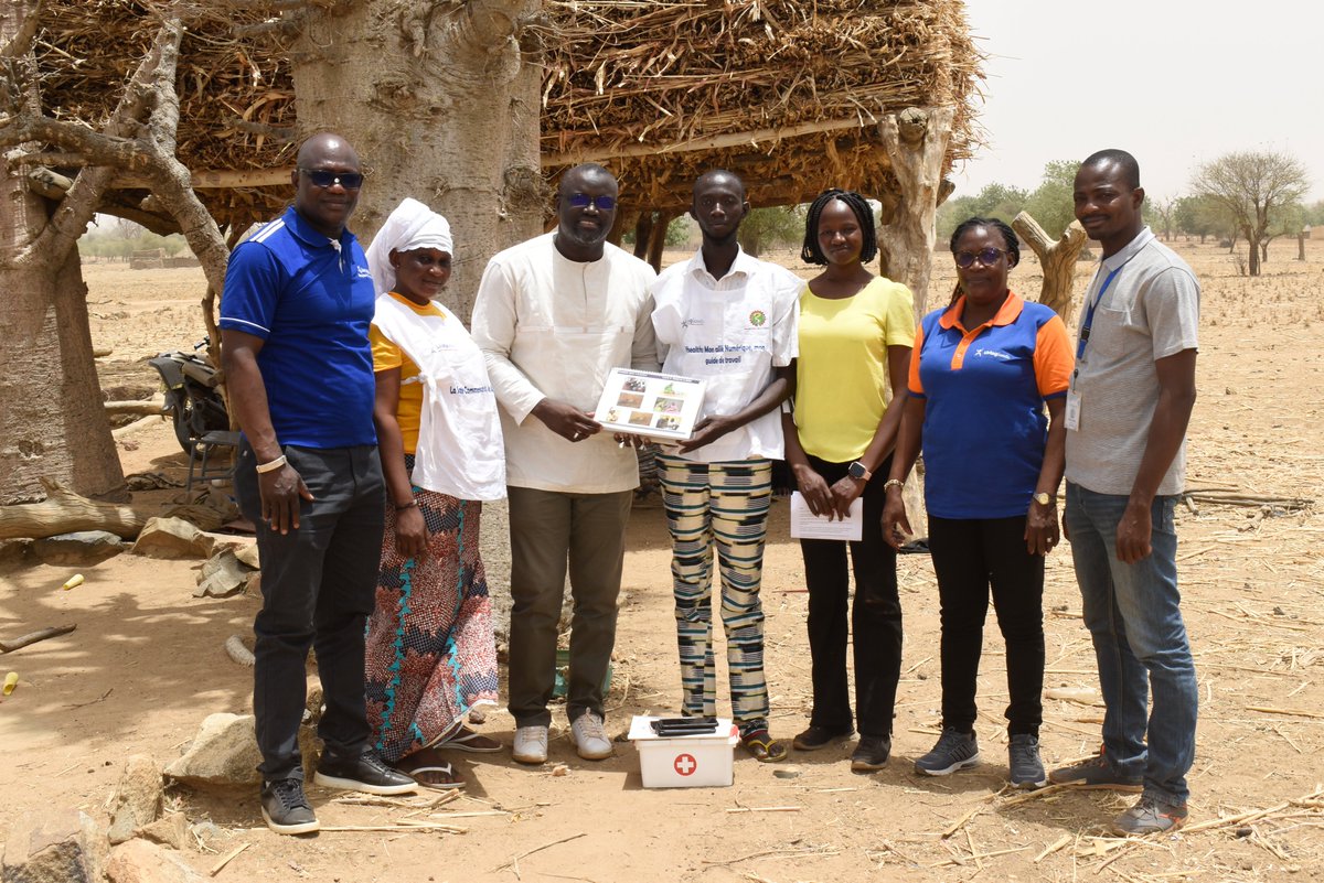 The team at Living Goods in Burkina Faso celebrated Health Worker Week by focusing on the journeys of two exceptional community health workers (CHWs). 

The CHWs were recognized for their remarkable dedication and impact. Read for more: livinggoods.org/media/communit…

#HealthWorkerWeek