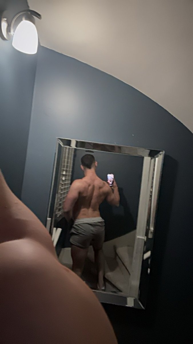 nextdoormuscle's tweet photo. Back day 💪🏽 https://t.co/OgjCKDm0be