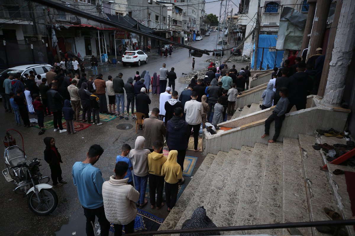 Hayırlı Bayramlar. Bu bayram Gazze'nin kurtuluşuna, mazlum müslümanların ayağa kalkmasına, ümmetin vahdetine  vesile olsun. Bayramınız mübarek olsun 🫂🇵🇸