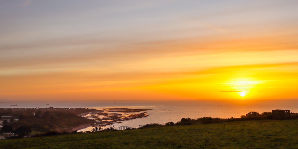 #landscapephotography #sunrise #IOW #IsleofWight #AONB #IsleofWightNationalLandscape #IsleofWightNL #Coast @iwightradio @VisitIOW Sunrise from Culver Down, April 10th.