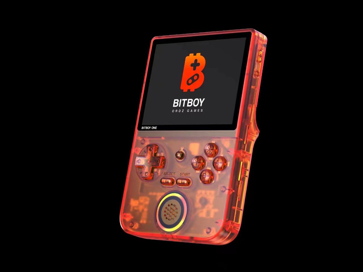 CG_BRC20's tweet photo. 抽3个WL！

BTC上老牌链游@OrdzGames要推出比特币生态首个Depin游戏机 @BitboyOne，总量 1000台 创世限量版。

采用链上与链下结合，使用实物游戏机（如下图：跟小时候玩的掌机一样，是实物哦）用来当做矿机，挖矿未来全新代币。

这概念挺有趣的（记得之前跑鞋那时候也是类似概念，用手机当矿机）

一直希望比特币生态有一款像样的链游，希望他们这个概念能做起来！而且听说Ordinals创始人Casey也挺支持的他们的，海外的一些大咖都再预定。

11号他们团队会在巴黎区块链周举办一场正式的发布会。

🎁抽3个WL（白单售价0.0088BTC)

关注 @BitboyOne @OrdzGames @CG_BRC20 
点赞、转发、留点BTC地址

24H工具开奖

#Bitcoin #Ordinals