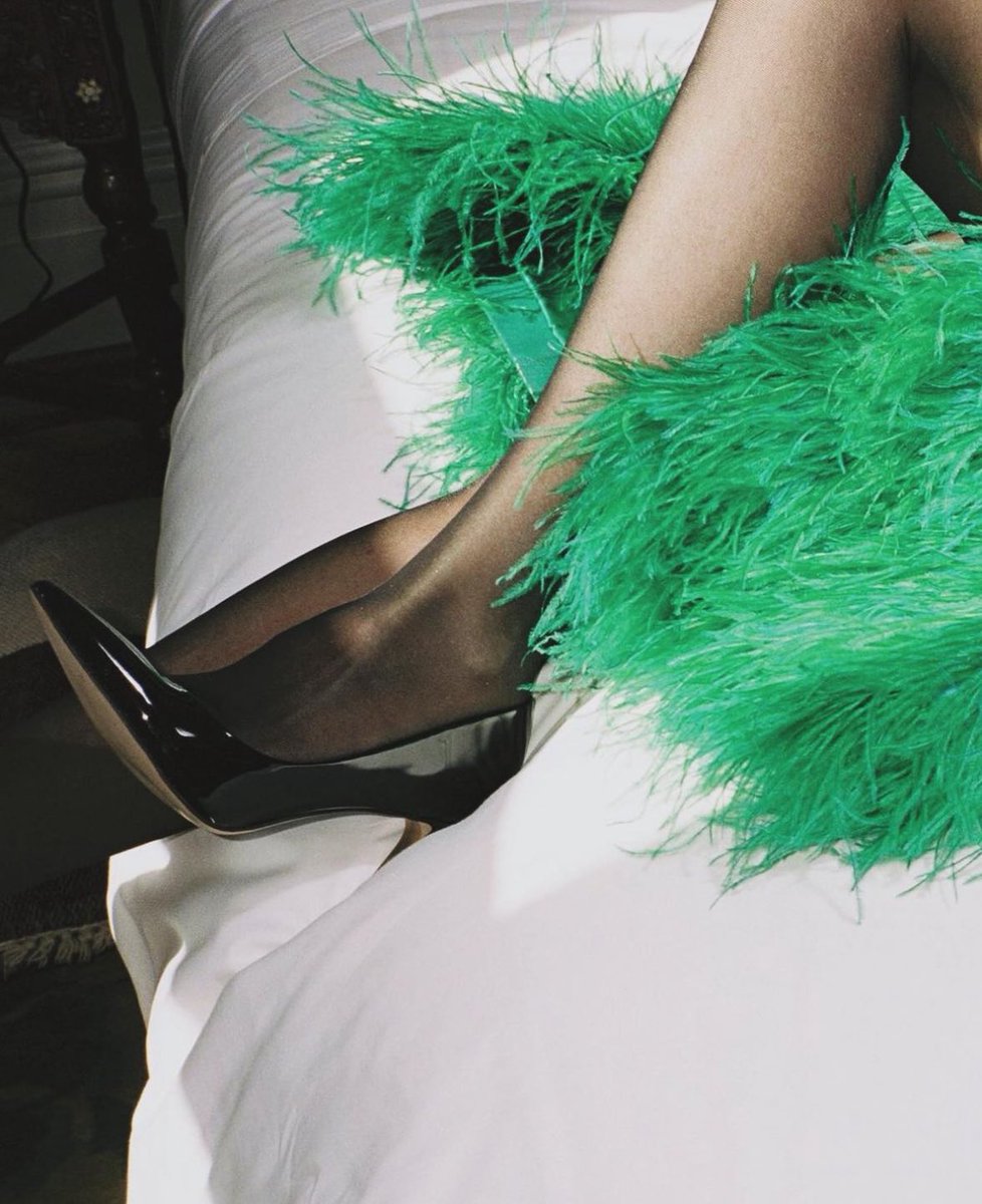 Brandon Blackwood (@bblackwoodnyc) on Twitter photo MOLLY MF RINGWALD 🙌🏾
Wearing a custom Brandon Blackwood Green Feather Trench
#Repost @coveteur
・・・
Photographer: <a href="/LindseyByrnes/">Lindsey Byrnes</a>
Styling: <a href="/andrewgelwicks/">Andrew Gelwicks</a> MOLLY MF RINGWALD 🙌🏾
Wearing a custom Brandon Blackwood Green Feather Trench
#Repost @coveteur
・・・
Photographer: <a href="/LindseyByrnes/">Lindsey Byrnes</a>
Styling: <a href="/andrewgelwicks/">Andrew Gelwicks</a>