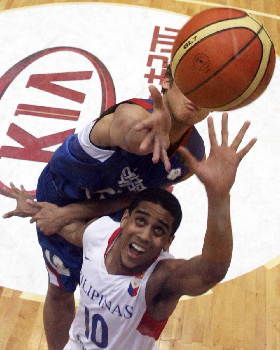 Which Chinese Taipei legend is tussling for a rebound with Gilas Pilipinas star Gabe Norwood here? 🔎 #AsiaCup | #WaybackWednesday