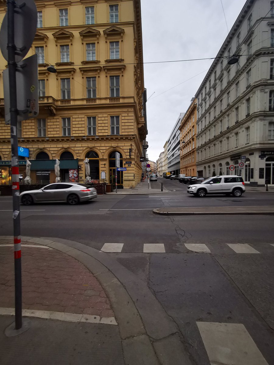 Morning out of a cloudy Austria Vienna.

#Austria #Vienna #europe #trending #motelone