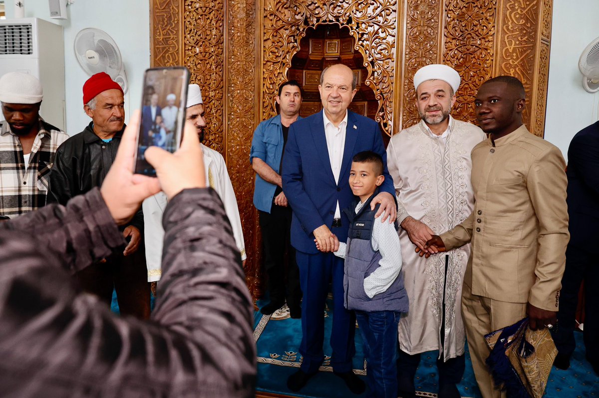 Ramazan Bayramınız kutlu olsun … Bayram Namazını Lefkoşa’da Hz. Ebu Bekir Camii’nde kıldık. Hepinize sağlık, mutluluk ve esenlikler dilerim.