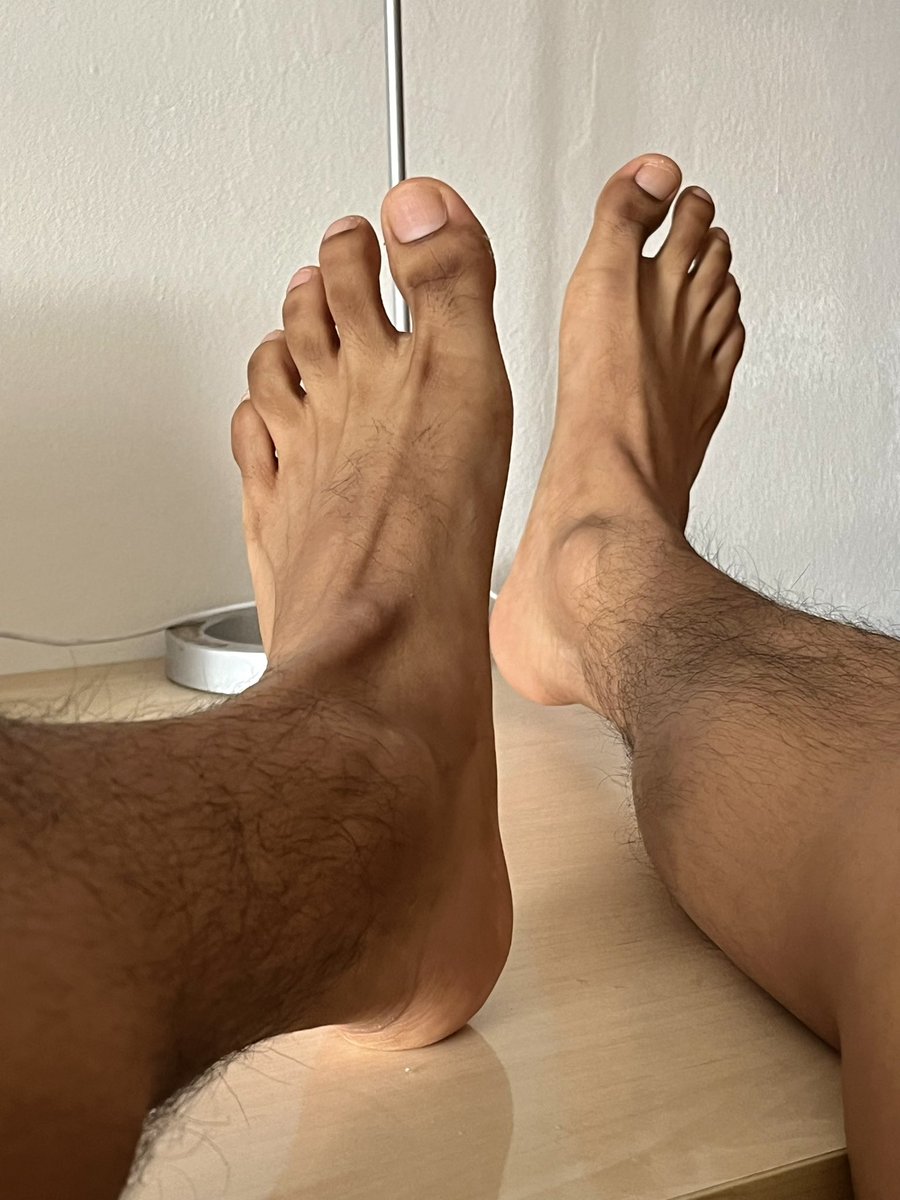 MasterFeet98's tweet photo. Aspettano la tua lingua 👅
Muoviti coglione al tuo posto, inizia a sganciare 💸🙇‍♂️

#cashmaster
#malefeet #findom #alphafeet #masterfeet #findommaster #findomking #feet
#feetpic #cashpig #cashfag #cashslave #malesoles https://t.co/7jhTEjdg73