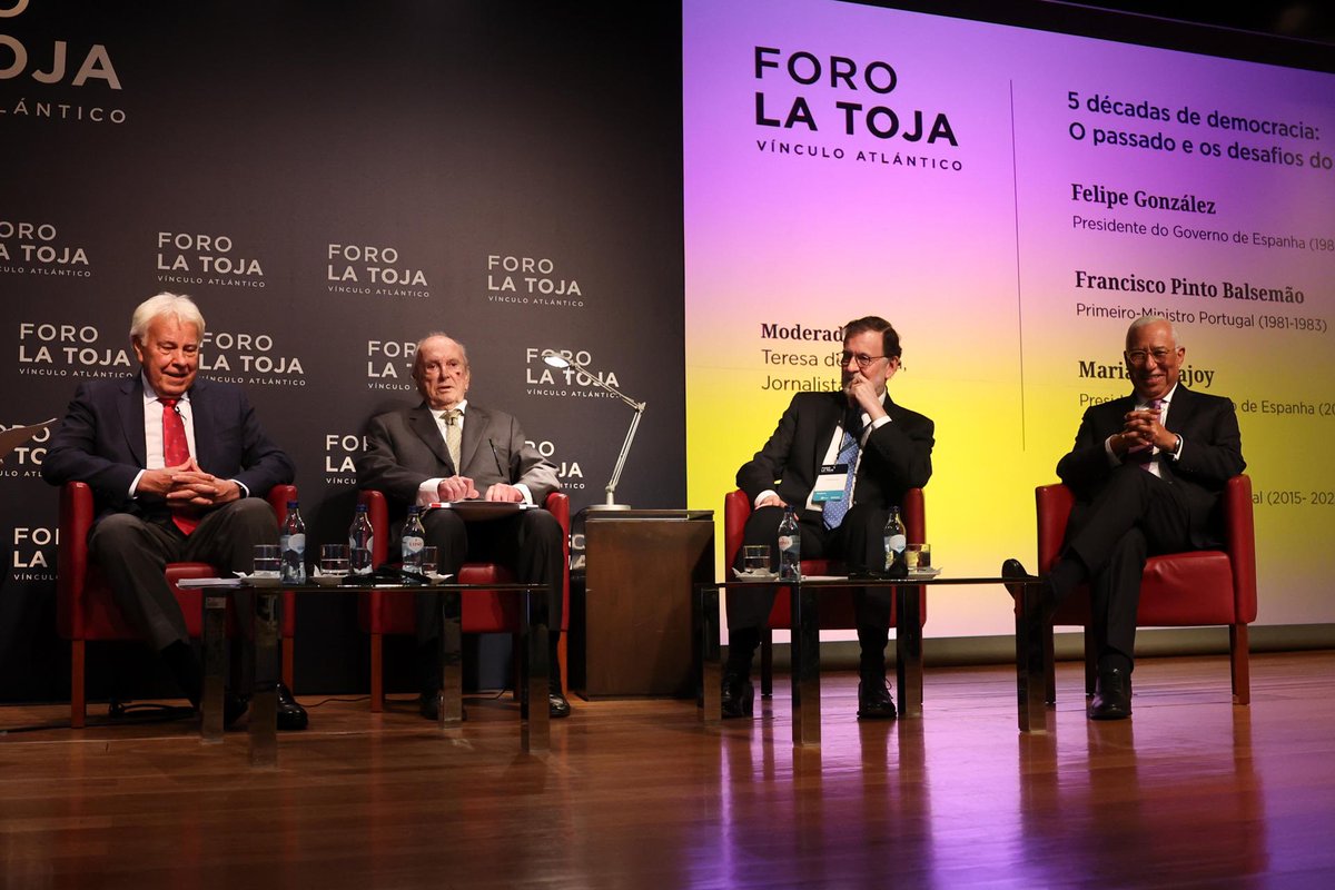 Les ciutats són el motor per abordar els principals reptes globals, com el canvi climàtic, les noves desigualtats o la transició digital. Trobada amb @jaumecollboni en el @ForoLaToja a Lisboa amb els alcaldes de la capital portuguesa, @Moedas, i de Porto, Rui Moreira.