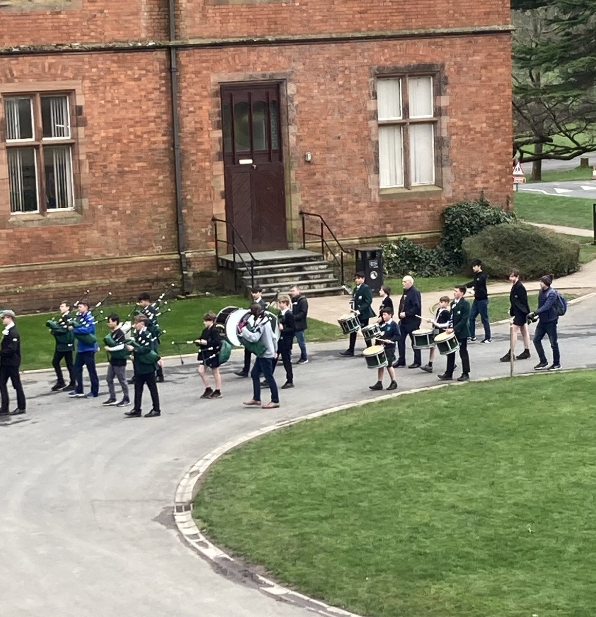 Delightfully distracted in my new(ish) @NYCNI_ office yesterday. Pipe Band rehearsals at #CampbellCollege @ArtsCouncilNI @CampbellCollege #Belfast @belfastcc