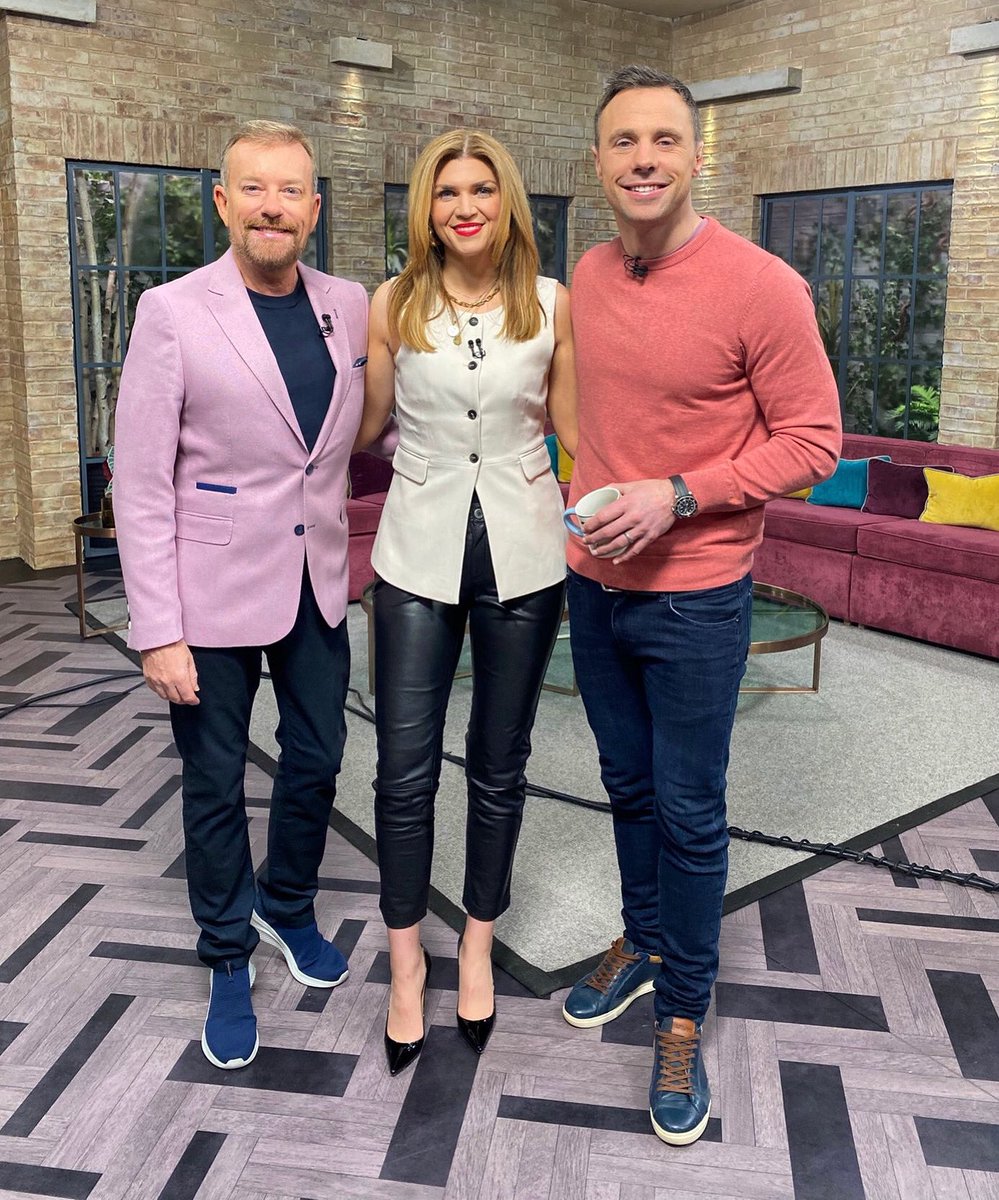 🥞 🍳 THE BREAKFAST CLUB🍳🥞

📰 We’re looking at the morning’s top stories

👍🏻 We discuss how to tell if you’re a people pleaser

💪🏻 Gladiators champion Marie-Louise Nicholson will be chatting to us

We’re live until 10am 🕙 

#IrelandAM