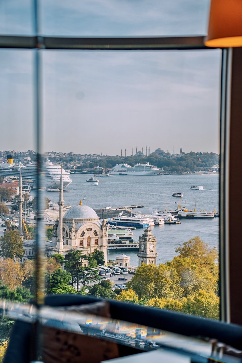 Swissôtel The Bosphorus, Istanbul ailesi olarak, sevdiklerinizle birlikte neşe dolu anların, huzurun ve mutluluğun etrafınızı sardığı bir bayram geçirmenizi dileriz. Mutlu bayramlar! 🍬🤍