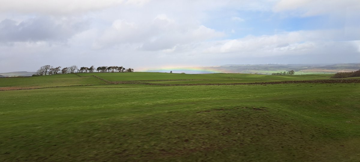 Day 2 of the NE Sixth Form Classicists Summit at Housesteads and Chesters Roman Forts thanks to @EnglishHeritage and @classicsandclas. A (mostly) sunny day for a change, and a rainbow in a valley! Made possible with support from @Durham_uni and @Classical_Assoc🙌