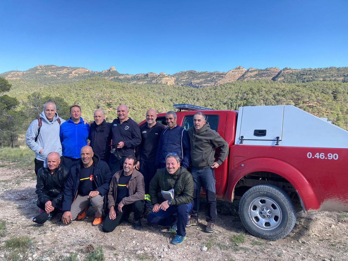 Ayer estuvimos con miembros de la brigada helitransportada de la UOFF @wildlandfire_ (Gran Canaria) para visitar el #IF de Horta de Sant Joan. Coordinamos la salida junto a GRAF @bomberscat Gracias por la visita, fue un día muy enriquecedor😌