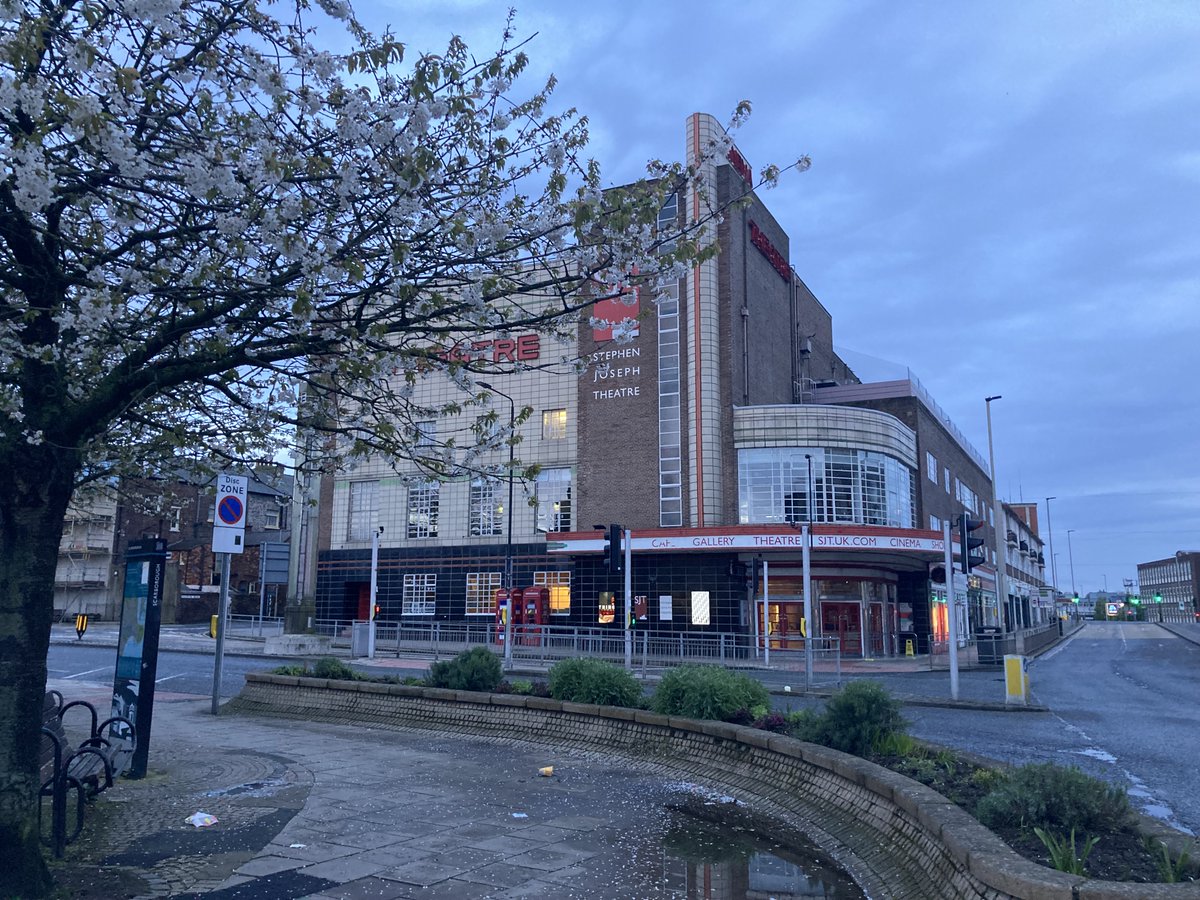 #WednesdayMotivation #Wednesdayvibe #Scarborough 🌊 Blossom in the trees close to @thesjt 🌸 Spring is hopefully here 👍 Have a good day, everyone 👍