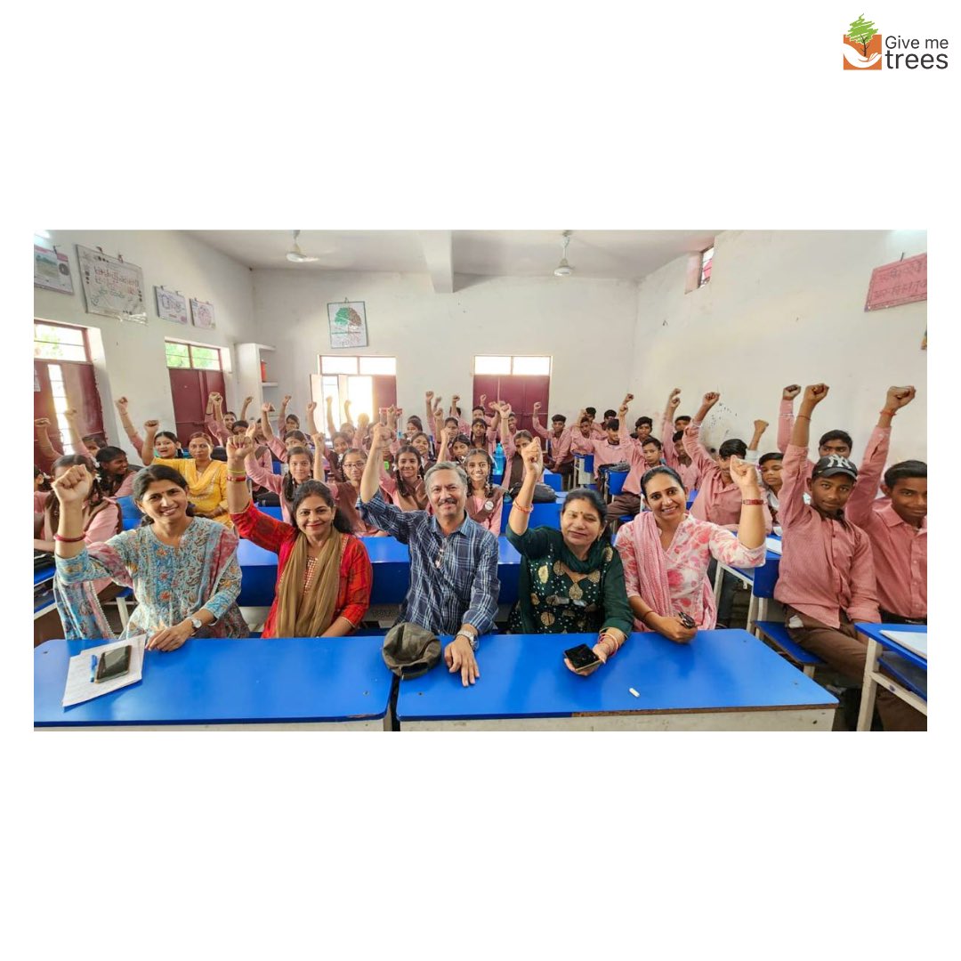 givemetrees's tweet photo. Session at CHHAJARSI Govt School near Sector 62, Noida! 🌱 Educating students about different plants and trees, planting seeds of knowledge and fostering a love for nature. 🌿 

#givemetrees #educationalsession #plantingagreenerfuture #sustainablefuture #givemetreestrust https://t.co/VLxsobepoK