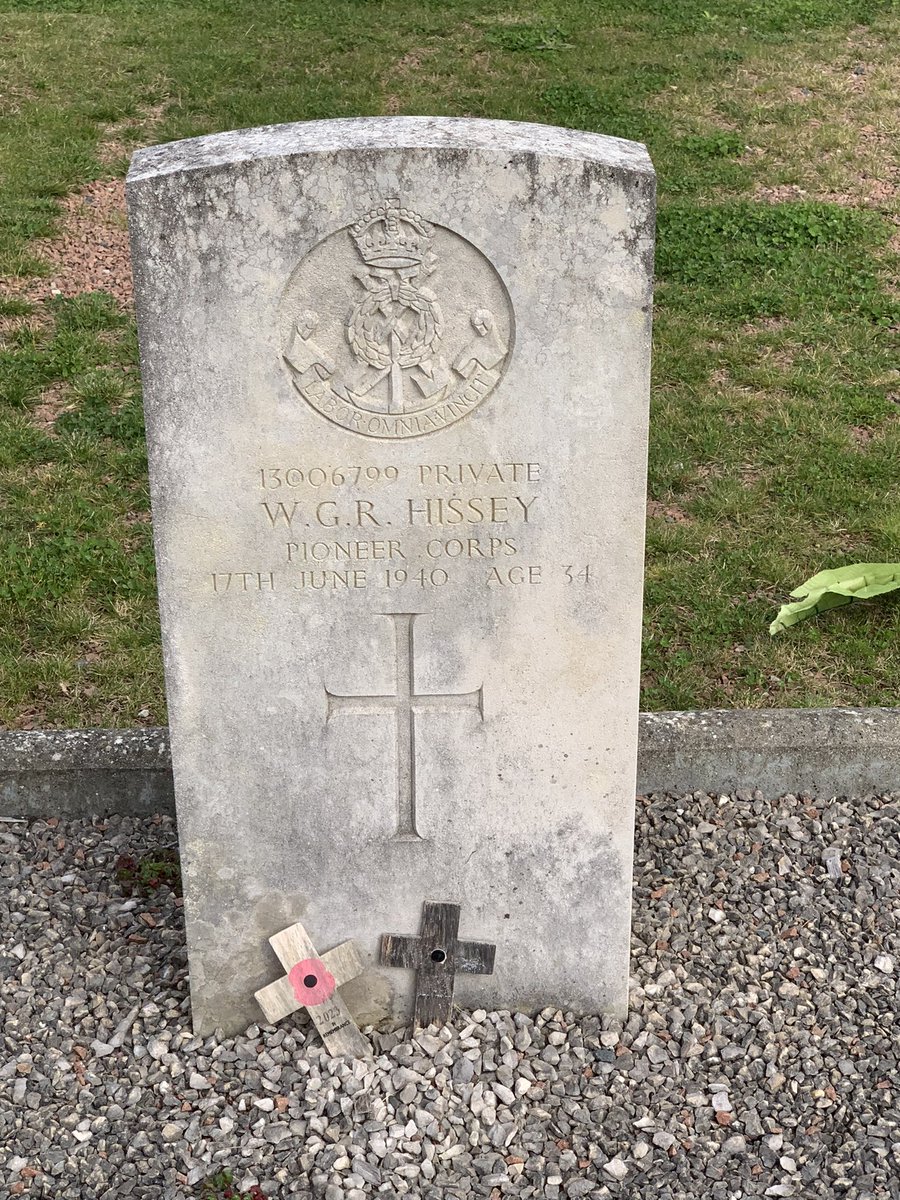 3/ 🇬🇧 Saint-Georges-d’Oléron (Charente-Maritime). On estime à 4000 le nombre de victimes du naufrage du Lancastria le 17 juin 1940, la plupart sont des soldats britanniques des forces alliées. Ceux qui ont retrouvés reposent dans 53 cimetières entre Brest et Soulac.