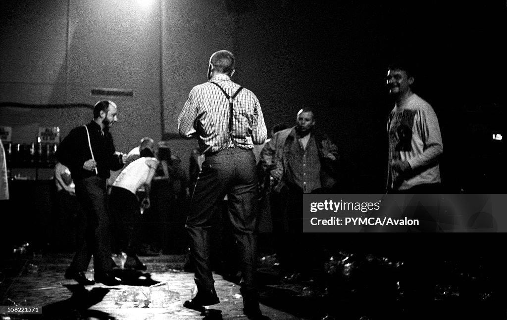 Skinheads dancing at a Toots and the Maytals gig, 2004. 

🎧 Rude Sound MixTape of the week!
👉 bit.ly/3KQkNn6