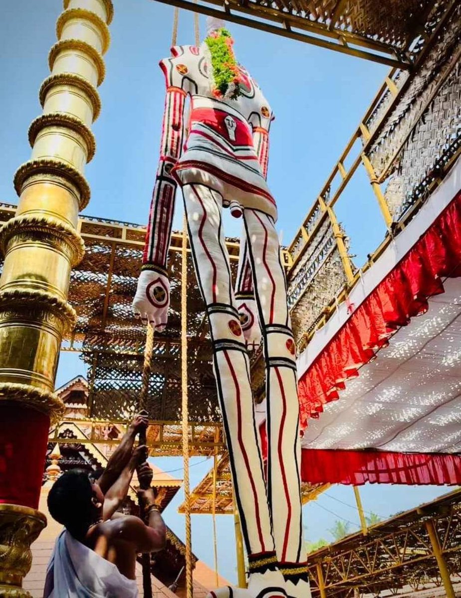 PrashanthUbar's tweet image. ಪುತ್ತೂರು ಸೀಮೆಯೊಡೆಯ ಮಹತೋಭಾರ ಶ್ರೀ ಮಹಾಲಿಂಗೇಶ್ವರ ದೇವರ ಜಾತ್ರೋತ್ಸವಕ್ಕೆ ಧ್ವಜಾರೋಹಣ ನೆರವೇರಿತು.

#Puttur