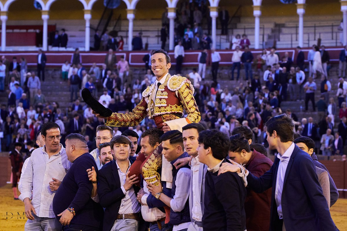 DavDeMiranda's tweet photo. ¡𝑮𝒓𝒂𝒄𝒊𝒂𝒔, 𝑺𝒆𝒗𝒊𝒍𝒍𝒂!

Dos orejas al toro "Tabarro" n° 30 de @santidm98...¡Enhorabuena, ganadero!

#DeMiranda24 https://t.co/Ij0x7uUGDS