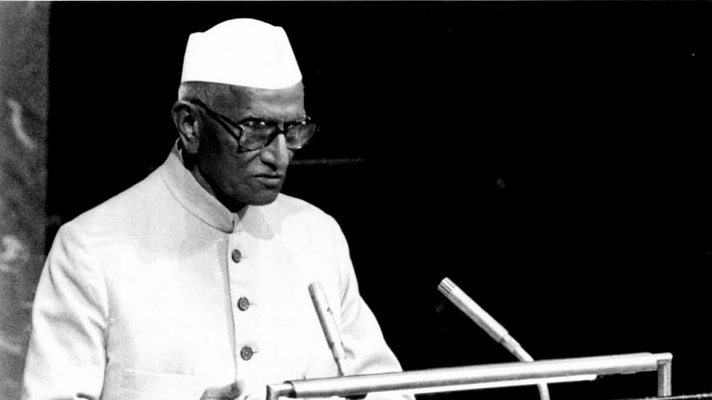 death anniversary today-
Morarji Ranchhodji Desai was an Indian independence activist and politician who served as the 4th Prime Minister of India between 1977 and 1979 leading the government's.
Born 29feb 1896
Died 10apr 1995 #मोरारजी_देसाई #morarji_desai #MorarjiDesai