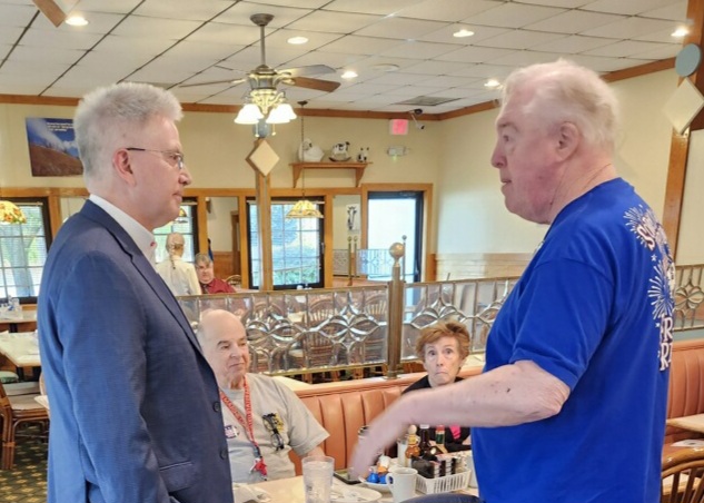 Jemord1776's tweet photo. Jonathan gave a powerful and inspirational address Monday morning to 100+ patriots at the Williamsburg Breakfast Club.
#EmordForSenate #2024USSenate #2024Election #SaveVirginia #SaveAmerica https://t.co/ihQJaROsmp