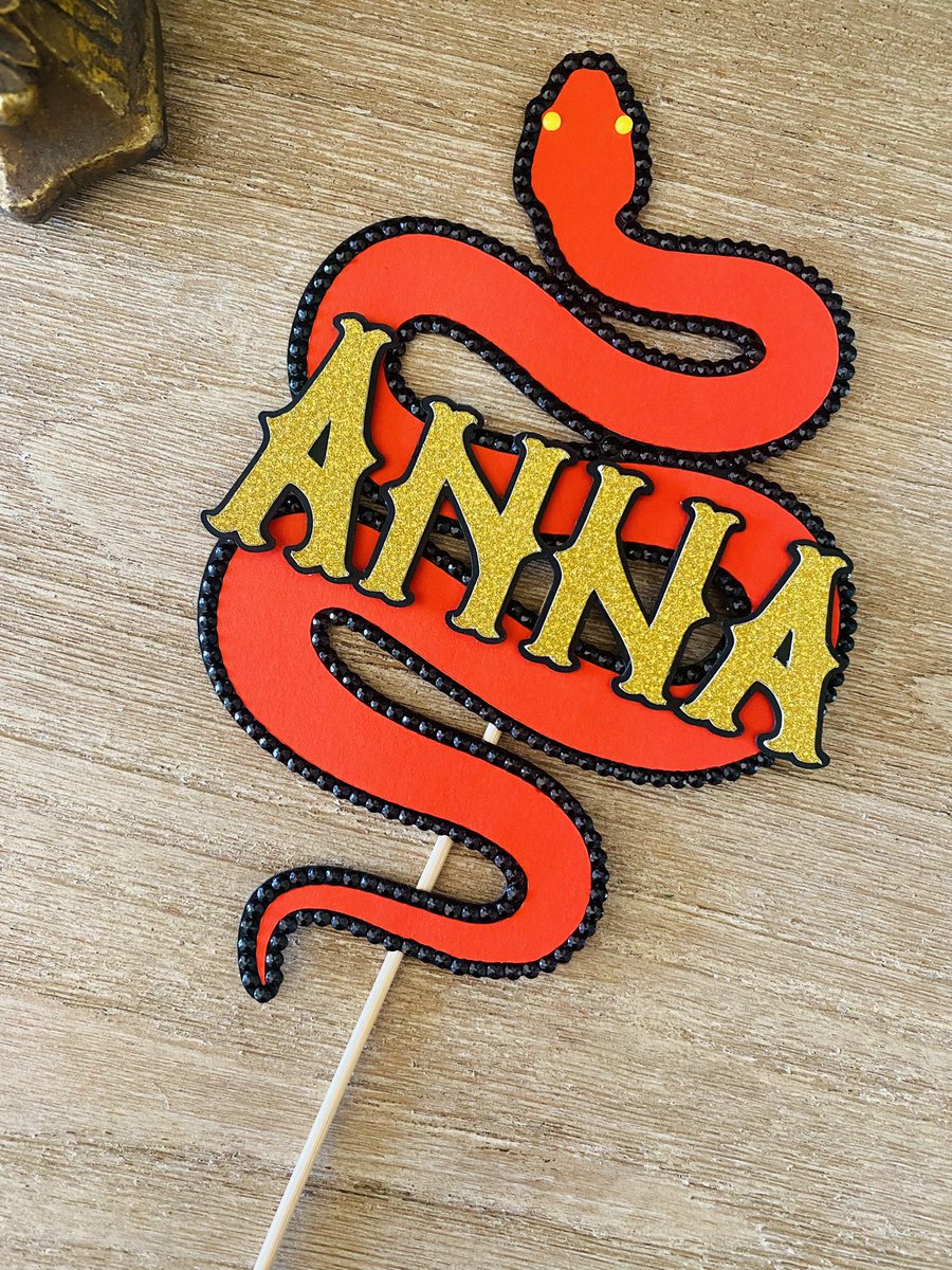 Snake Cake Topper 🐍  #caketopper #topper #snake #cakedecorating #birthday #party #partydecor #snaketheme #birthdayparty #decor #ケーキ #トッパー #誕生日 #蛇 #スネーク #ヘビ #뱀 #토퍼 #생일 #케이크 #パーティー #파티데코