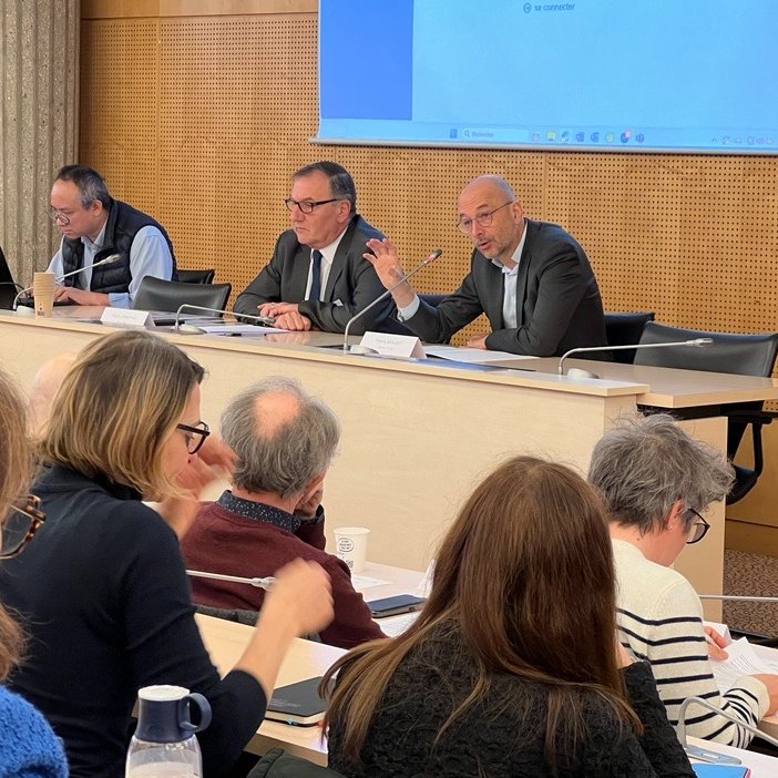 lecese's tweet photo. 🎙️ "Chaque jour au CESE, nous constatons à quel point la démocratie repose sur des citoyens éclairés, éduqués &amp; informés, que chaque citoyen doit pouvoir compter sur un accès démocratisé à la science"
@ThierryBeaudet ouvre un atelier co-organisé par le #CESE &amp; l'@AgenceRecherche https://t.co/zpcjs105OV