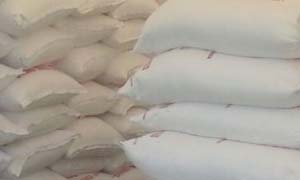 diamondtvzambia's tweet photo. ONE DIES, TWO INJURED IN NDOLA MEALIE MEAL SCRAMBLE

By Lovemore Sondashi

Police in Ndola on the Copperbelt have shot dead an 18-year-old man in Mushili as community members tried to ransack a shop that sells mealie meal. https://t.co/dmRFWUS1Ue